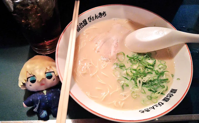 人生初の屋台ご飯めっちゃ美味しかった…… 