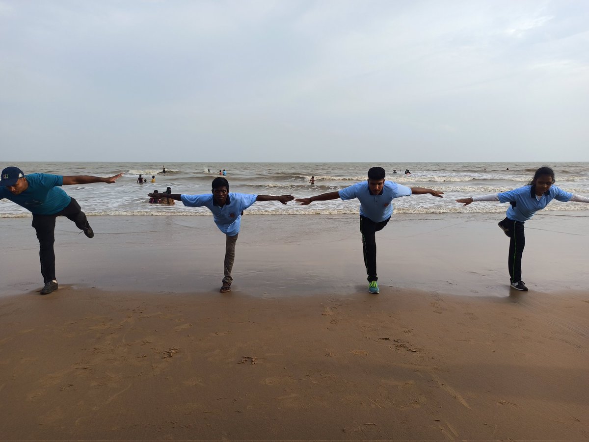 NSSUnit2_Belda's tweet photo. NSS volunteers and POs of Unit I, II, III, Belda College are performing Yoga at Digha Sea Beach...
#SwachhaSagarSurakshitSagar #SwachhataPakhwada @YASMinistry @_NSSAwards @_NSSIndia @NssrdD @HarGharTiranga_ #SwachhAmritMahotsav #SwachhataHiSeva @nssbeldacollege @_DigitalIndia https://t.co/8RBeypcHN2