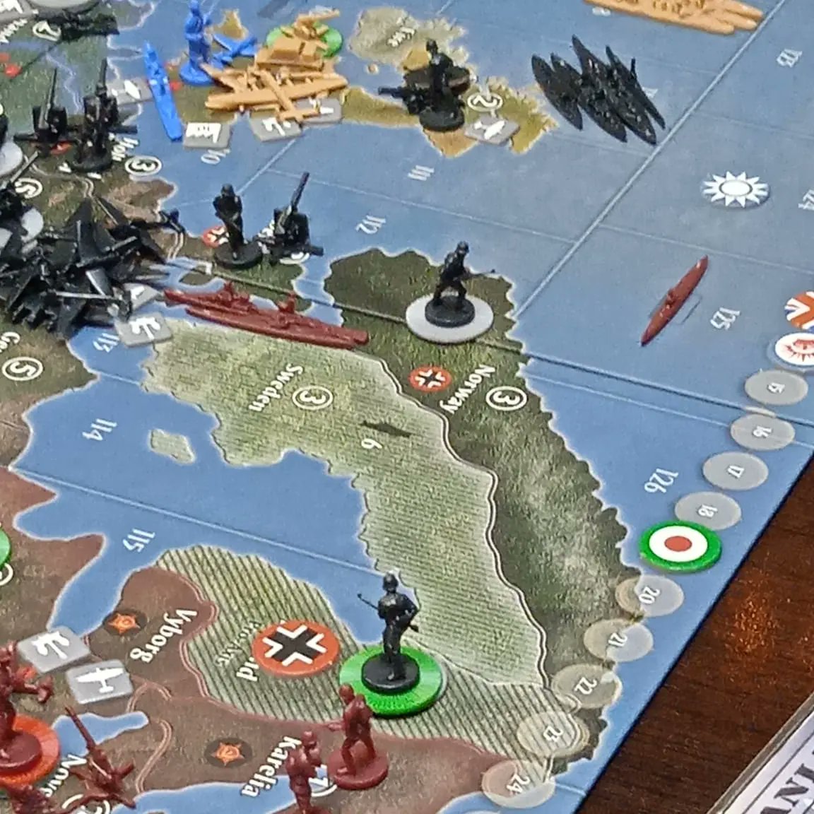 ClubDreadnought's tweet photo. Sábado animado en el Club Dreadnought, aprendiendo al Fire un the Lake, el COIN ambientado en Vietnam, un Gaia, otro Axis & Allies a tope y para acabar un Twilight Imperium. 😎 #clubdreadnought #juegosdemesa #wargames #fireinthelake #axisandallies #gaiaproyect #twilightimperium https://t.co/8yLWtG3SCg