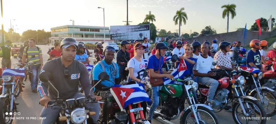 AylinAlvarezG's tweet photo. ¡Buenos días #Cuba! A nuestros jóvenes y pueblo recuerden la invitación de este sábado: a pedalear por el #CódigoSí. Nosotros estamos en #Guantánamo y esto casi arranca. Será también nuestro apoyo al #CodigoDeLasFamilias. @DiazCanelB @DrRobertoMOjeda @YunielLabacena https://t.co/9lIRaJ1Nak