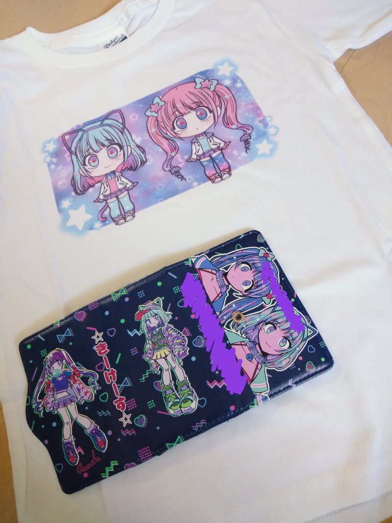 「me-qさんで作ったもの一部(Tシャツ、キーケース、キャンバスボード、グリッター」|モナ子のイラスト