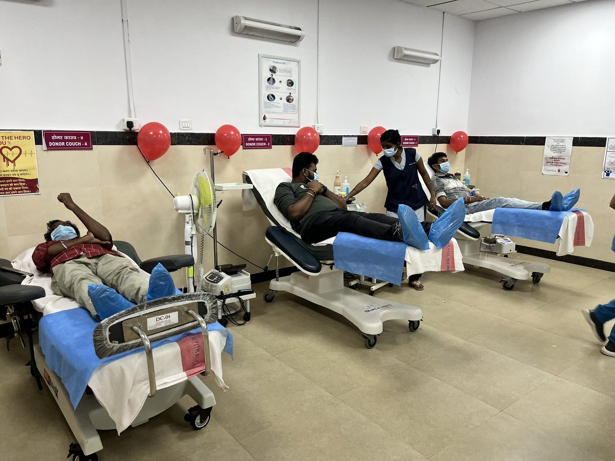 drsrinivasach's tweet photo. “Raktdaan Amrit Mahotsav”National Voluntary Blood donor day-Fort night celebrations started with Blood Donation camp Organised on 17th September at ESIC Medical college Blood Centre Sanathnagar,Hyderabad. #ESIC #ESICMCH SANATHNAGAR @esichq #RaktdaanAmritMahotsav https://t.co/ZACyZdhjlH