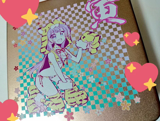 me-qさんで作ったもの一部(Tシャツ、キーケース、キャンバスボード、グリッターコースター、お菓子を入れる缶) 