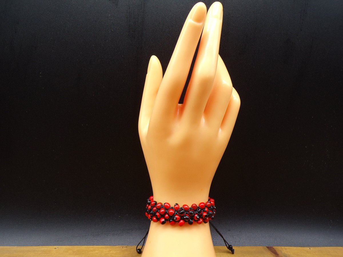 MysticalAndes's tweet photo. ¡Gracias por tus palabras! ★★★★★ "Looks exactly like in the pictures, a wonderful and powerful protection bracelet, 10/10" shokoladnoe https://t.co/R7vbSzDGrc #etsy #rojo #semilla #suerte #negro #si #mujer #atado #bohoyhippy #diffuserbracelet https://t.co/sKjWpB48Qm