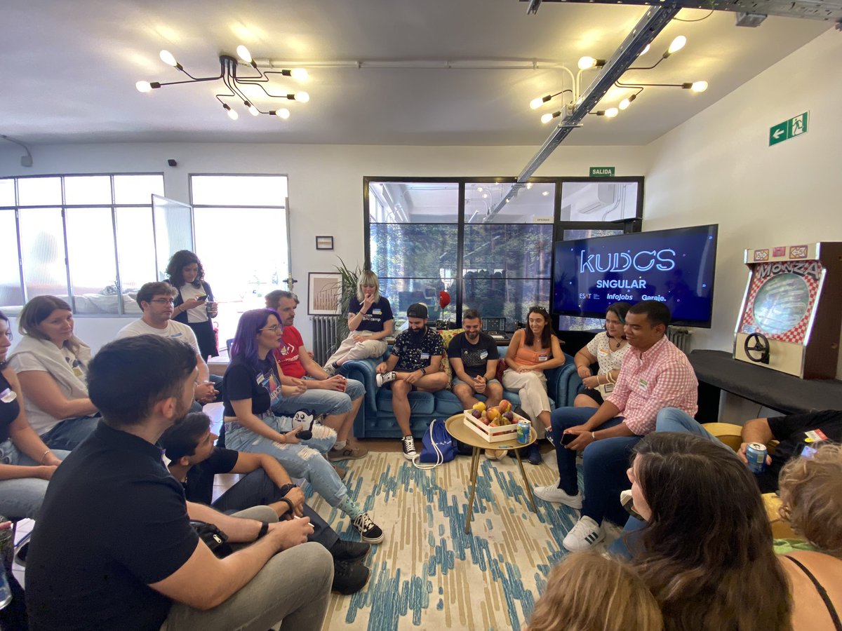 bcentdev's tweet photo. Los vengadores del código en @openKudos #OpenkudOS https://t.co/w0VApjt1uo
