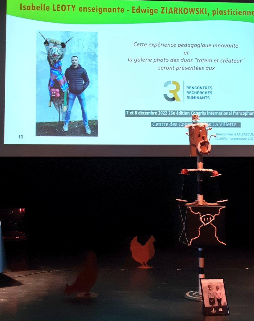 CharlotteDockes's tweet photo. 🔴 Rencontres à la bascule de #Tauves
Les élèves du lycée de #Marmilhat et leurs "totem autoportrait" en futur agriculteurs
Un projet pédagogique et artistique a retrouver aux @3R_congres
@deveniragri @devenireleveur https://t.co/8bCVzitI4X