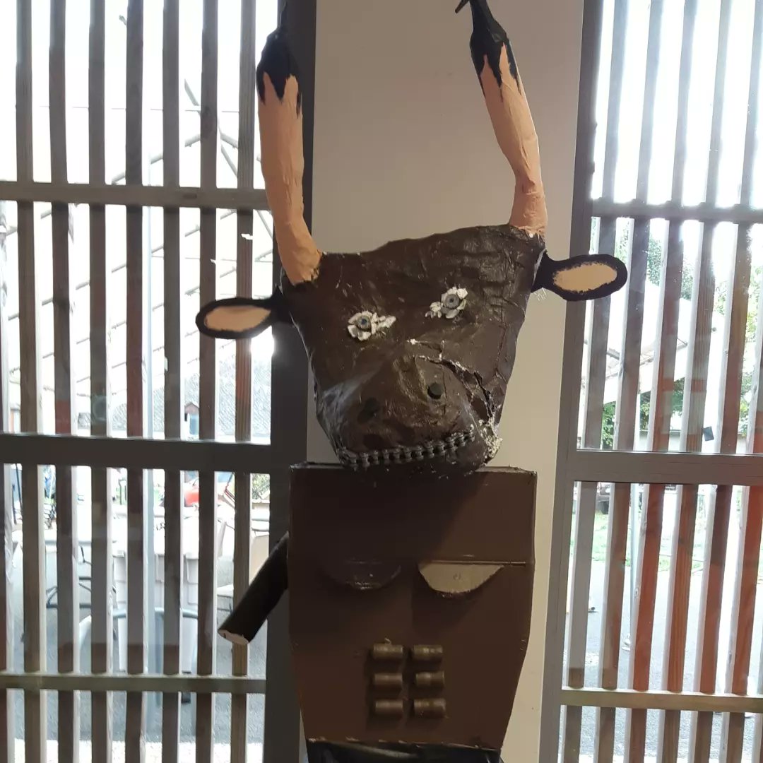 CharlotteDockes's tweet photo. 🔴 Rencontres à la bascule de #Tauves
Les élèves du lycée de #Marmilhat et leurs "totem autoportrait" en futur agriculteurs
Un projet pédagogique et artistique a retrouver aux @3R_congres
@deveniragri @devenireleveur https://t.co/8bCVzitI4X