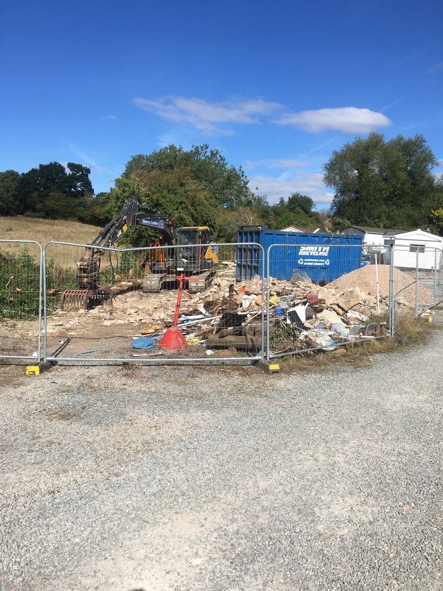 MarkSeddon1962's tweet photo. Nook Corner, Gt. Horwood. Local residents face ongoing intimidation by new owner who wants them out. Main drain ruptured, trees, hedges illegally removed. A bomb site! A terrible situation demanding urgent action. ⁦@MATatBucks⁩ @Buckinghamshire ⁦@stuchburyrobin⁩ https://t.co/UBTskWx4P5