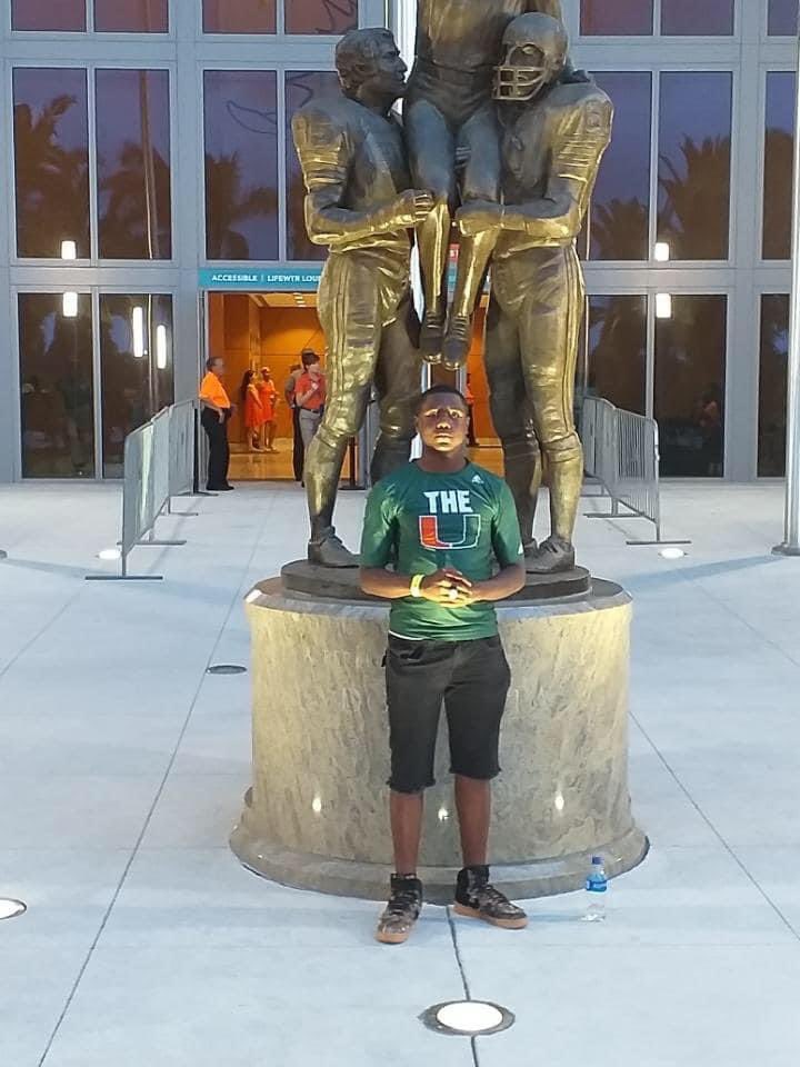 5 ⭐️ Sophomore DE <a href="/ArmondoBlount/">Armondo Blount</a> 11 years old at a <a href="/CanesFootball/">Miami Hurricanes Football</a> game these south Florida kids are big fans of their hometown teams <a href="/TheCribSouthFLA/">Frank Tucker</a> <a href="/larryblustein/">Blustein Recruiting</a>