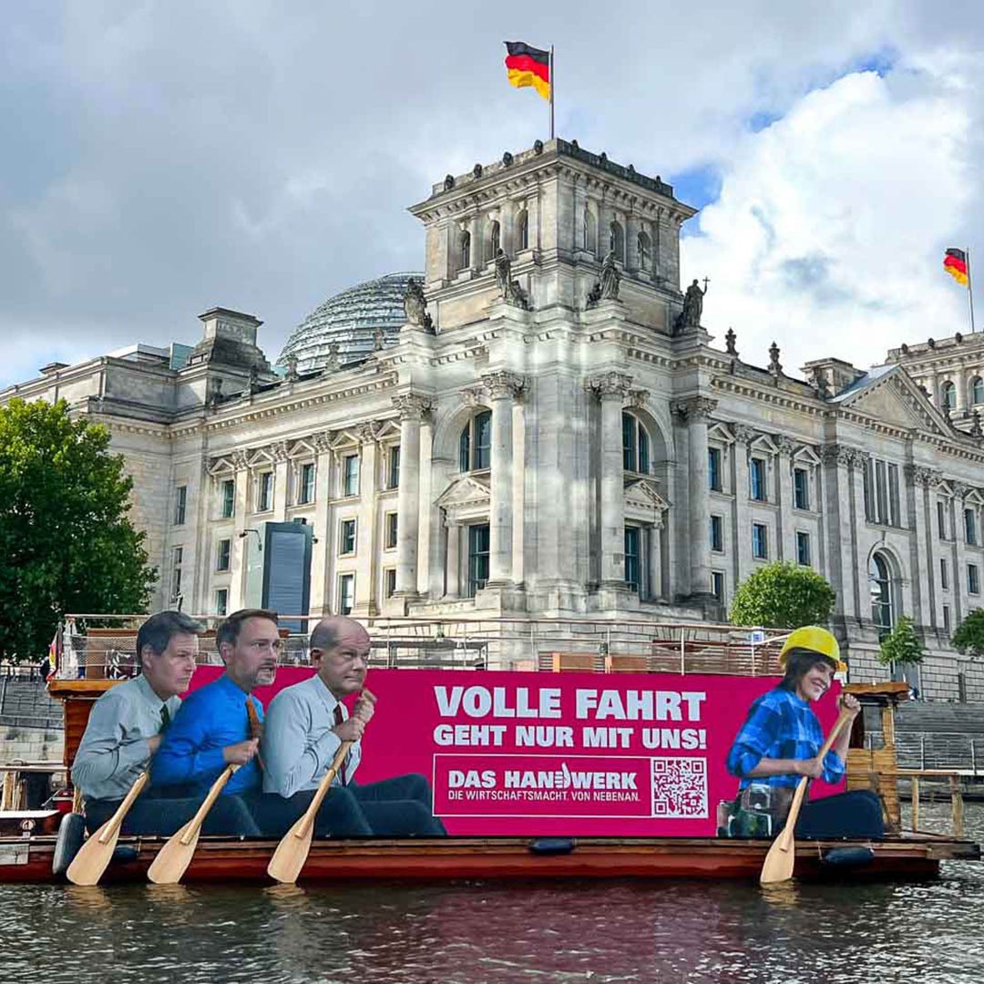 Volle Fahrt geht nur mit un️s! Das soll auch die Bundesregierung sehen. Dafür hat sich das Handwerk auf den Weg ins Berliner Regierungsviertel gemacht. Denn es braucht eine Politik, die mit anpackt, um die großen Zukunftsziele für unser Land zu schaffen: handwerk.de/zukunft?utm_so…