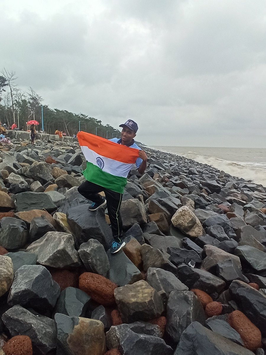 NSSUnit2_Belda's tweet photo. Our volunteers of NSS Units I, II, III, Belda College in Tiranga pose at Digha @HarGharTiranga_ @HarGharTiranga1 #HarGharTiranga #Tiranga @rdnss_kolkata @_NSSAwards @NSSINSINWAR @_NSSIndia @YASMinistry https://t.co/VeiYtRnprv