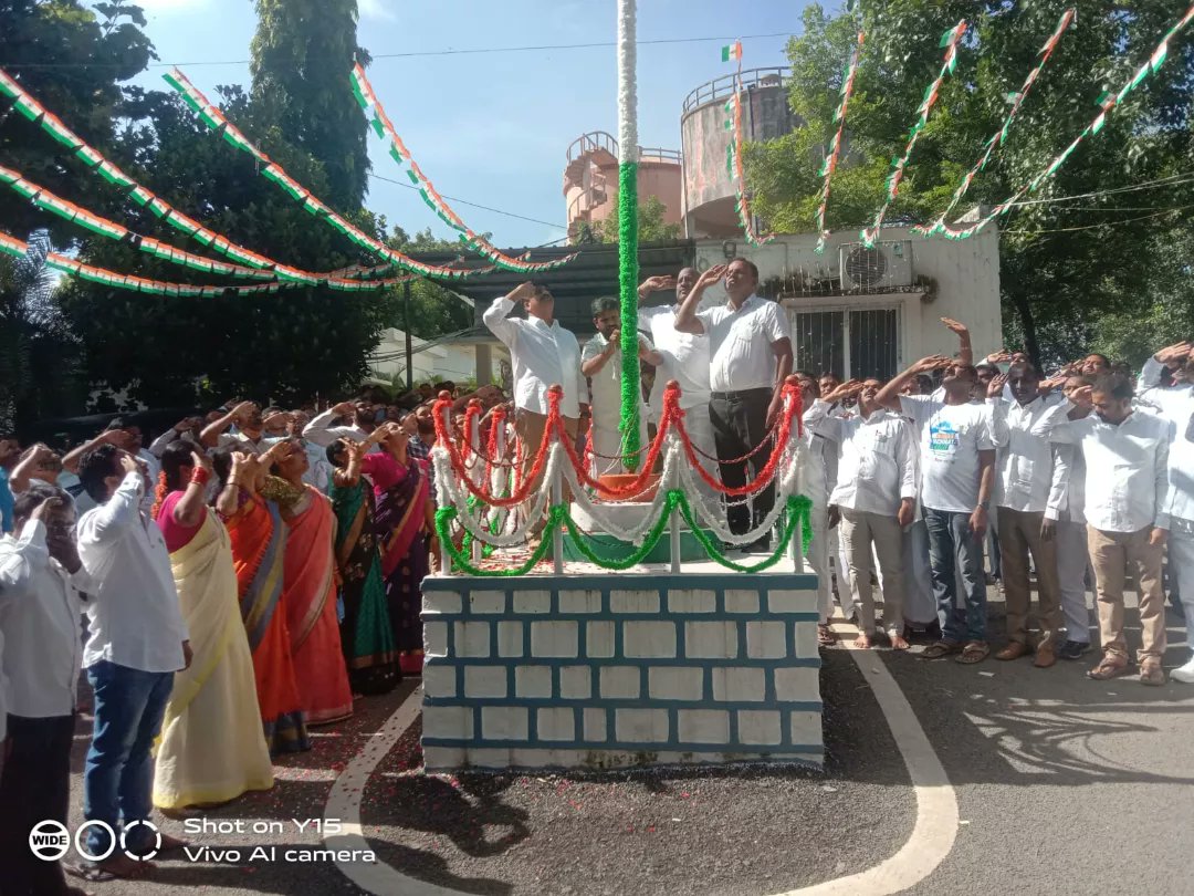 DeputyMayorpmc's tweet photo. పిర్జాదిగూడ మున్సిపల్ కార్పొరేషన్ లో  మున్సిపల్ కార్యాలయంలో తెలంగాణ జాతీయ సమైక్యతా వజ్రోత్సవాల వేడుకలను పురస్కరించుకొని జాతీయ జెండా ఆవిష్కరణ జరిగింది.ఈ కార్యక్రమానికి ముఖ్య అతిధులు గా గౌరవ మేయర్ జక్క వెంకట్ రెడ్డి గారు,*గౌరవ డిప్యూటీ మేయర్ కుర్ర  శివ కుమార్ గౌడ్ గారు పాల్గొన్నారు https://t.co/xUNcBCrRL0