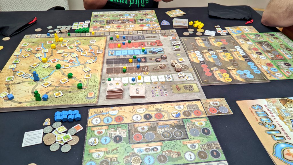 LuisPocke's tweet photo. Ayer tocó jugar a Orleans, juegazo, de esos euros que tanto me gustan.
Después jugamos a Las Vegas Royale,un juego más familiar pero muy,muy divertido.
Con @PacoCazorla4 y @LordRobert3003.
@ArrakisGames
#Orleans #boardgames #juegos #lasvegas #juegosdemesa https://t.co/gbdaYlxvOm