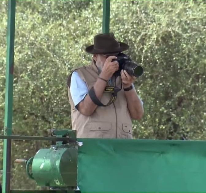 jbcoder_'s tweet photo. How's possible click the picture with lens cap ? Is there #atamnirbhar camara ?

#HappyBdayModiji
#NationalUnemploymentDay 
#राष्ट्रीय_बेरोजगार_दिवस https://t.co/0p3SSq4iDY
