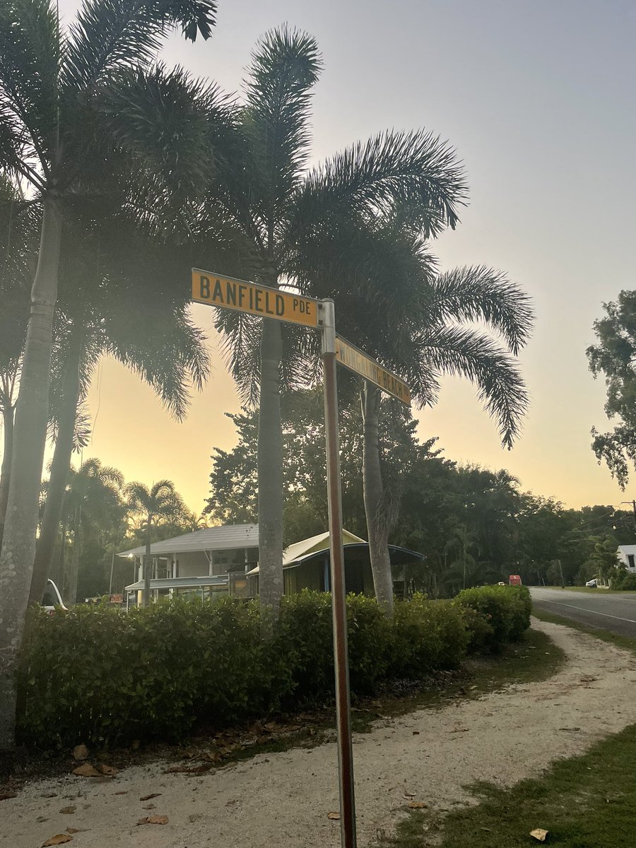 Cada vez que salimos a la ruta se cruza <a href="/decidilo/">Decidilo</a> en nuestro camino.
Esta vez en #missionbeach FarNorth Queensland 
Miren cómo se llama calle de nuestro CaravanPark 😂 
<a href="/fieritacatalano/">Guillermo Catalano</a> 🥰