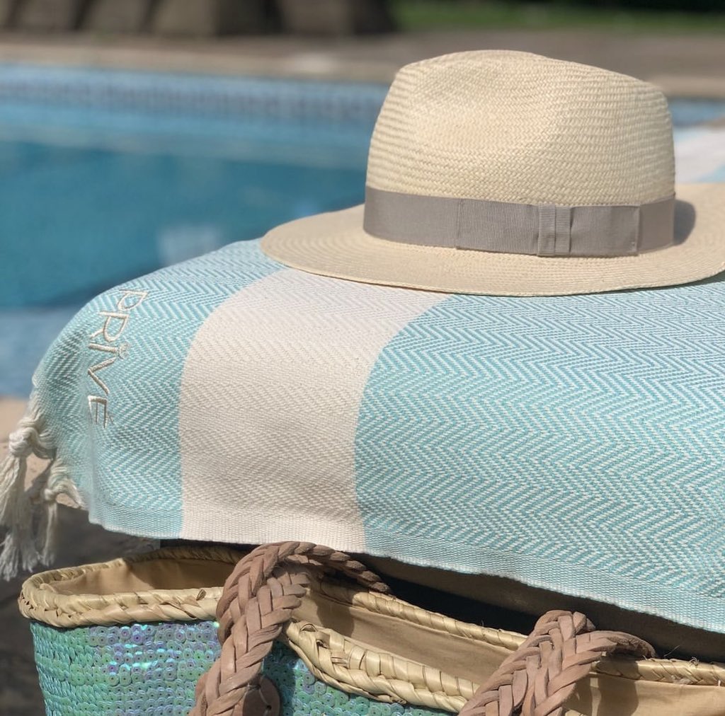 Peace, quiet, and some late summer sun☀️

Have you been able to get away to enjoy a late summer holiday?

The Turquoise Emine Hamam Towel

#sultanprive #turkishtowel #peshtemal #hammamtowel