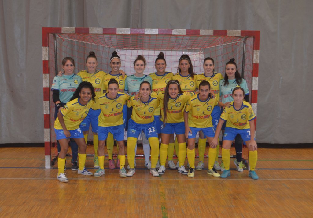 Albita0711's tweet photo. Confianza plena en cada una de nosotras, primera eliminatoria de la copa de la reina, vamos equipo 💙💛 #copadelareina #ALiarla @CDSalesianosPto https://t.co/nHcWcT00zS
