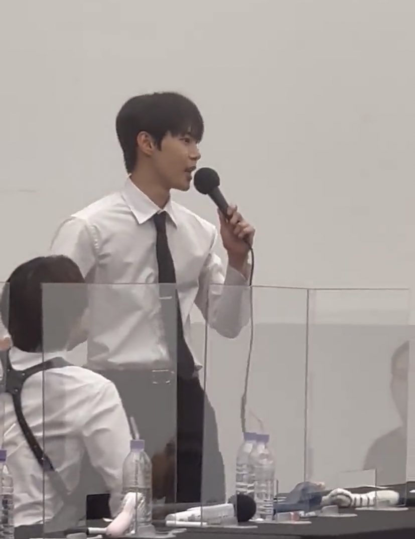 เรียนกับผมไม่ยากไม่ง่าย ตัด F 50 ตัด A 90 อิงเกณฑ์ไม่อิงกลุ่ม ถ้ามิดเทอมไม่ถึงครึ่งผมแนะนำให้ถอนนะครับ