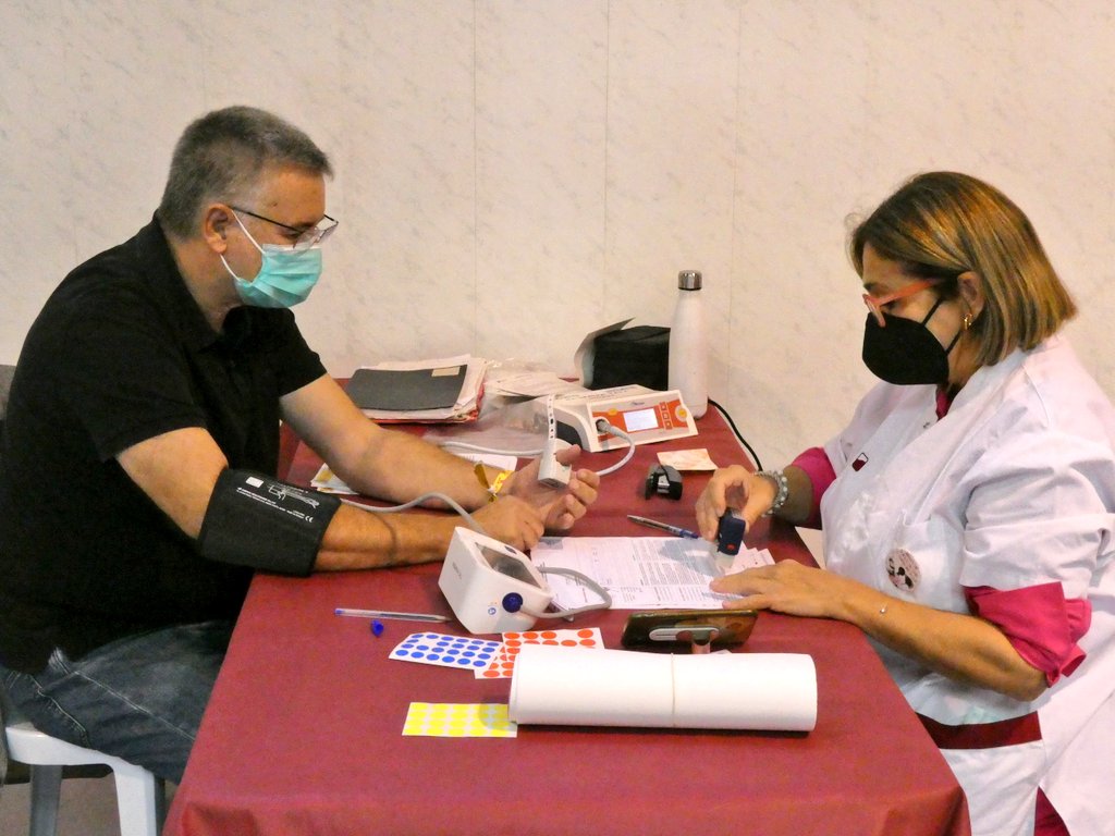 pauricoma's tweet photo. 🩸De bon matí donant plasma! Us animo a participar avui en la Marató de Donació de Sang i Plasma al Palau de Congressos. Per @SantaTeclaTGN les tarragonines i tarragonins també mostrem la nostra solidaritat. L'objectiu és assolir 550 donacions. #msangtgn #viuifesviure @donarsang https://t.co/B4jSdEIJxL