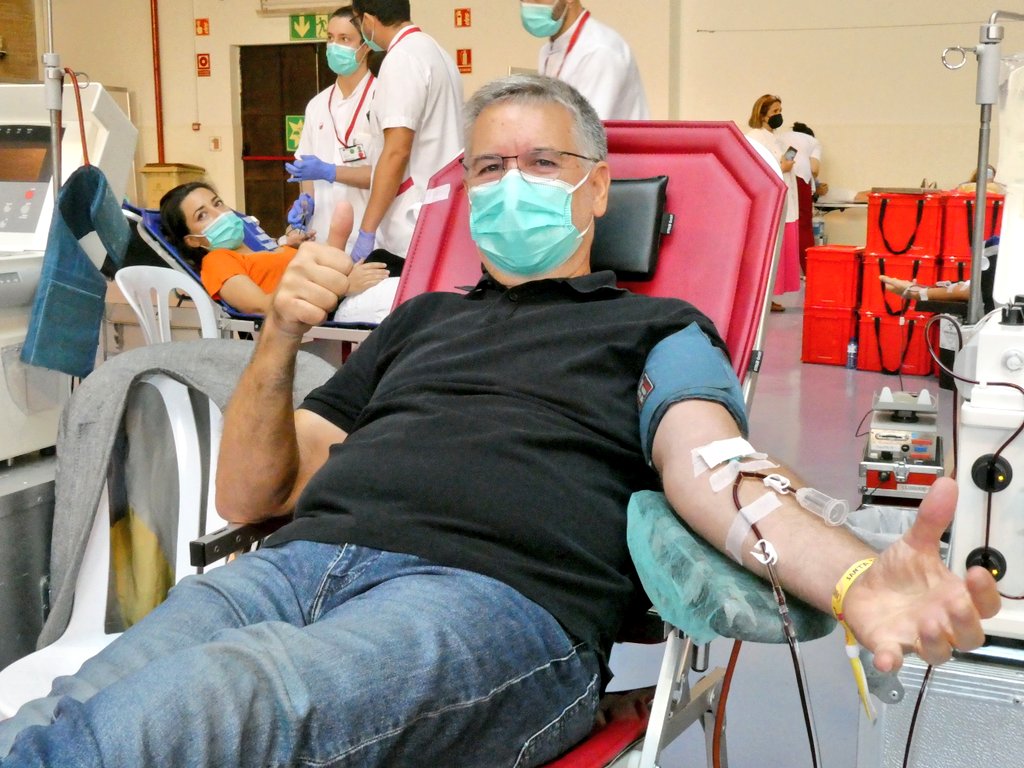 pauricoma's tweet photo. 🩸De bon matí donant plasma! Us animo a participar avui en la Marató de Donació de Sang i Plasma al Palau de Congressos. Per @SantaTeclaTGN les tarragonines i tarragonins també mostrem la nostra solidaritat. L'objectiu és assolir 550 donacions. #msangtgn #viuifesviure @donarsang https://t.co/B4jSdEIJxL