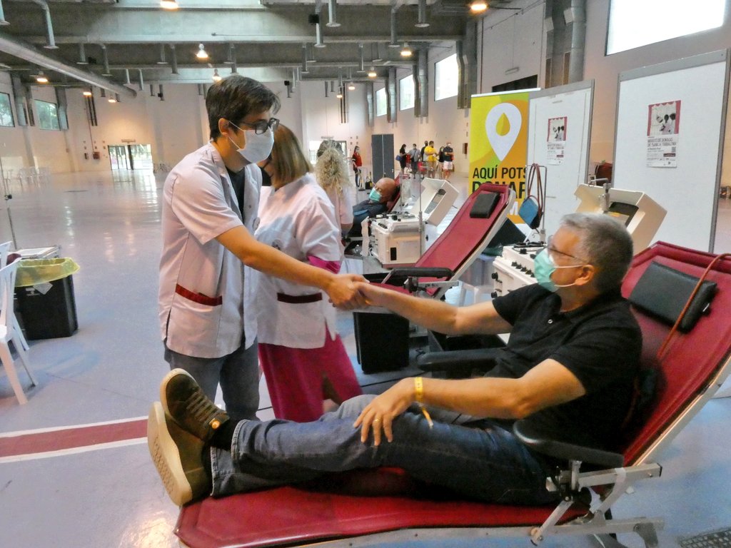 pauricoma's tweet photo. 🩸De bon matí donant plasma! Us animo a participar avui en la Marató de Donació de Sang i Plasma al Palau de Congressos. Per @SantaTeclaTGN les tarragonines i tarragonins també mostrem la nostra solidaritat. L'objectiu és assolir 550 donacions. #msangtgn #viuifesviure @donarsang https://t.co/B4jSdEIJxL
