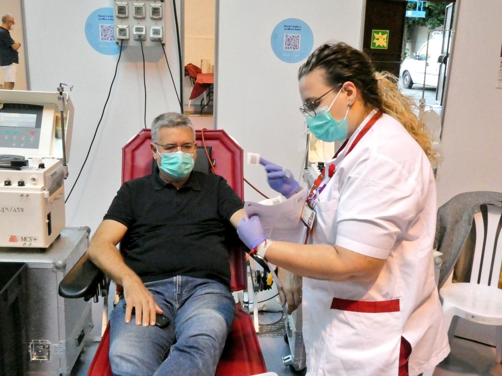 pauricoma's tweet photo. 🩸De bon matí donant plasma! Us animo a participar avui en la Marató de Donació de Sang i Plasma al Palau de Congressos. Per @SantaTeclaTGN les tarragonines i tarragonins també mostrem la nostra solidaritat. L'objectiu és assolir 550 donacions. #msangtgn #viuifesviure @donarsang https://t.co/B4jSdEIJxL