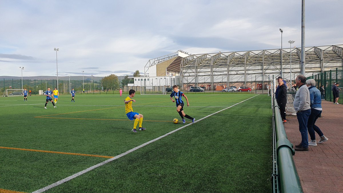 Taking in our <a href="/FinnartC/">Finnart 06 Central</a> v cumbernauld colts nice crisp morning for it #MTS🌟⚽️🔵⚫️