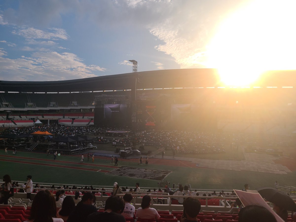 516castle's tweet photo. #아이유 #IU https://t.co/O4xmwp5QGV