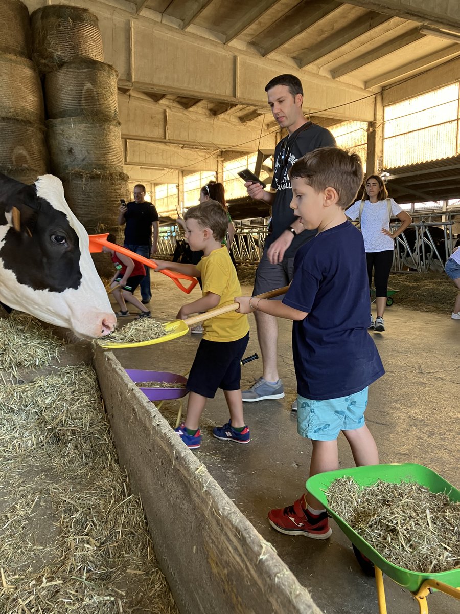 FlashBattery's tweet photo. Il 10 settembre abbiamo vissuto l'esperienza della #fattoriadidattica a contatto con la natura. In #FlashBattery poniamo al centro il benessere dei dipendenti e delle persone che li circondano, per uno stile di vita sostenibile e un bilancio vita-lavoro più equilibrato. #Lithium https://t.co/aYRCauxo7K