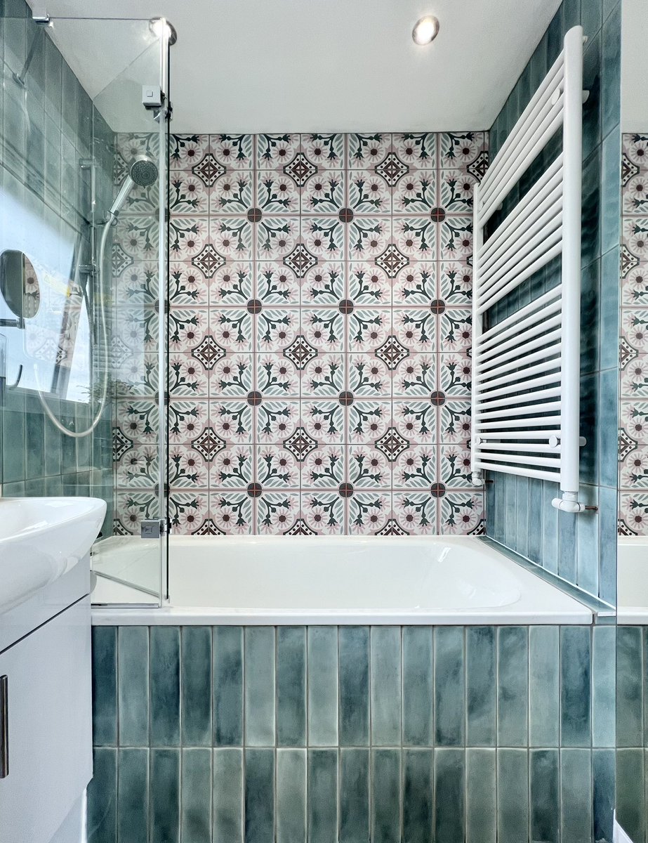 TheTapEndDesign's tweet photo. More from this #ColourfulBathroom we photographed this past week by designer Joanna 📸
#ColourfulDecor #ColourfulInteriors #ColourfulHome 🏡 https://t.co/L7itZh0BCU