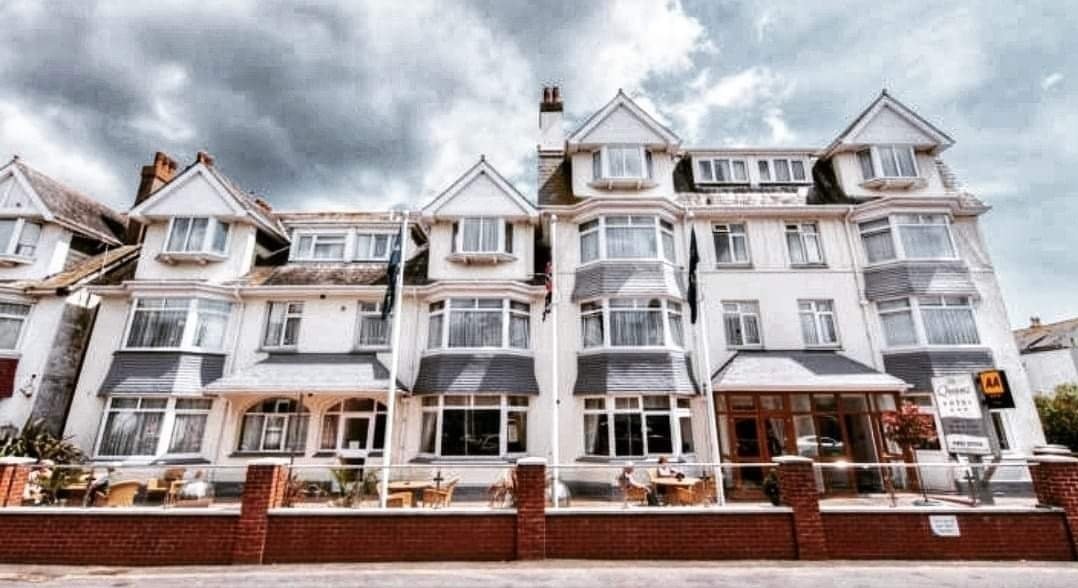 JonathanMarkUK's tweet photo. TONIGHT : QUEENS HOTEL, PAIGNTON
Morning everyone. Hope you're well.
Tonight, I'll be entertaining guests at the The Queens Hotel, Paignton π€π΅πΈ #entertainment #SaturdayNight #JonathanMark https://t.co/UlTsawHQQi