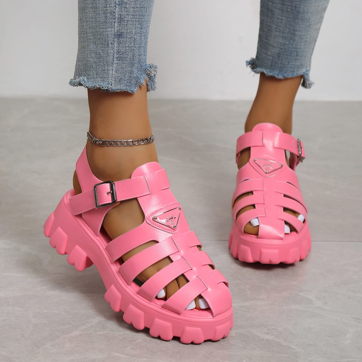 Fishwear2020's tweet photo. 💖item-New Prada opens
💖size -36-43
💖price-2500
💖free delivery within Nairobi and at an extra affordable cost across the country and Africa
💖0790554246 inbox for more info
💖Till no.5673003
#PresidentRuto #Babaman #NyegeNyege22 #Nameless #gilbeys #RedAlert #DrRuto https://t.co/87hNwv1aFX