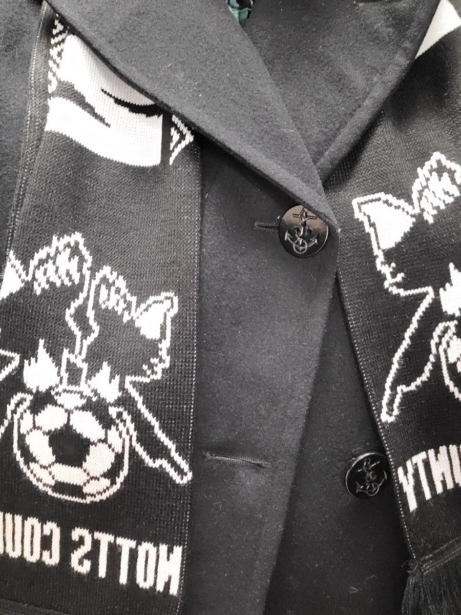 _braquo_'s tweet photo. Got to wear my County scarf for the first time this year. That's always a happy day. #nottscounty #ihadawheelbarrow https://t.co/Nltp8x1WRH