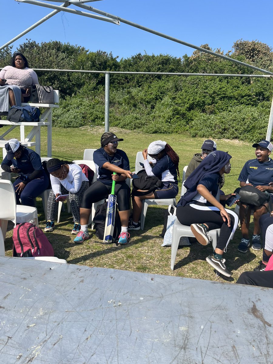 Lubabalo_GN's tweet photo. @UfhForties ladies vs Madibaz ladies vs Jendamark https://t.co/DpZihciran
