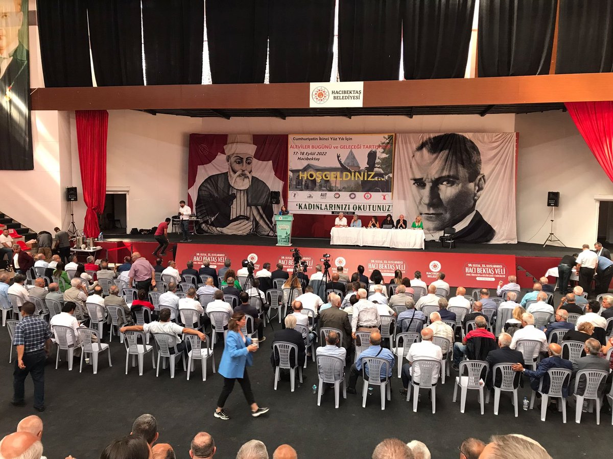 Aleviyol_'s tweet photo. 17/18 Eylül 2022
HACIBEKTAŞ

Derneğimiz Sekreteri Selman Önder ve Saymanı Celal İlter "Cumhuriyetin İkici Yüz Yılı İçin Aleviler bugünü ve geleceği tartışıyor " başlıklı Alevi Kurum paydaşları ile Pir Hacı Bektaş Veli huzurunda bir araya gelerek danışma kurulunu gerçekleştiriyor. https://t.co/wjazDlkUTc
