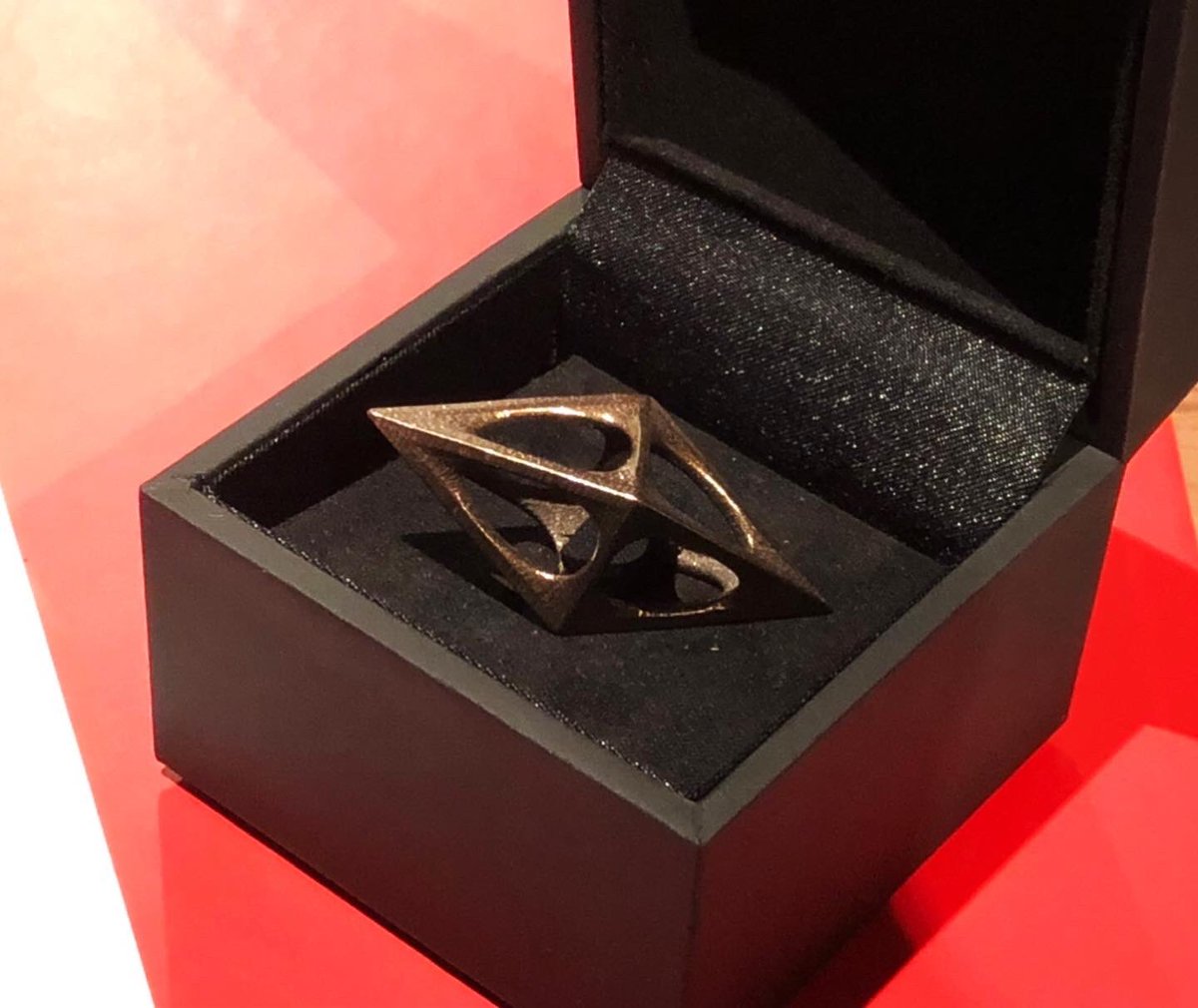 A’ デザイン受賞者パッケージ本日届いた。内容かなり豊富。

#adesignawardwinners #adesignawardwinner #adesignaward #adesignawardandcompetition #adesignawardbronze <a href="/adesignaward/">A' Design Award</a>