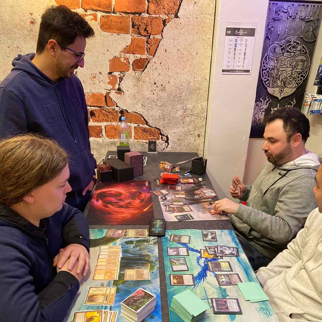 bea_dnd's tweet photo. Some #CommanderLeague action from this evening!
#MagicTheGathering #BeaDnDGames https://t.co/T596he3qo9