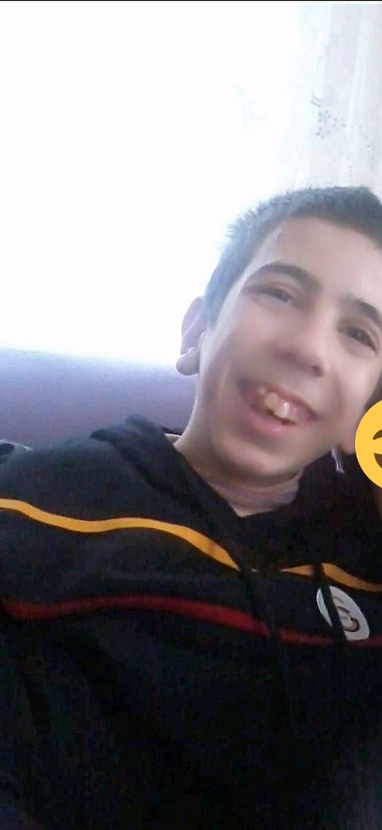 Ömür bi masal gibi ne kadar uzun olduğu değil nekadar güzel yaşadığın önemli hayat düştükçe kalkmayı öğretir herkesin bi yükü var hayatta kimi kader kimi keder taşır dil nasip değilmiş desede kalp umut der 23 yıldır yaşıyom 30 kiloyum ufak tefek bişeyim farklıyım farkındayım 🥰