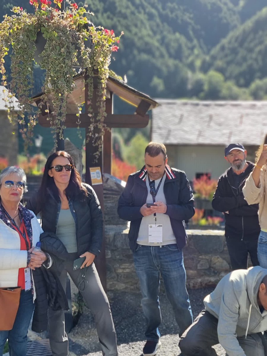 Andorra_Parlapp's tweet image. 🟠 Comencem l’itinerari a la parròquia d’Ordino (@ordinoesviu), al poble de Llorts, on visitem el punt #parlapp de l’Església de Sant Serni 

Anirem passejant fins arribar a la Mina de Ferro tot accedint al contingut de manera autònoma 

#AndorraInclusiva #ElCodiPerfecte