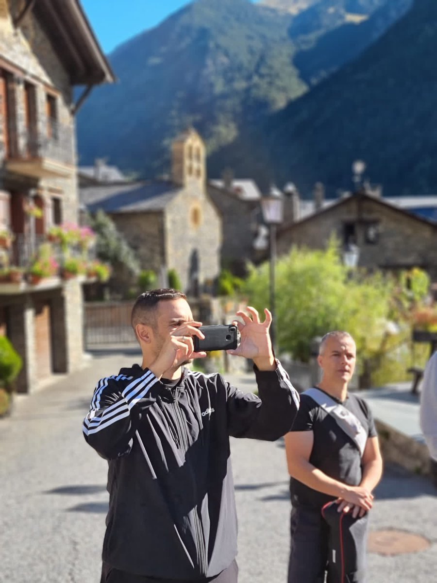 Andorra_Parlapp's tweet image. 🟠 Comencem l’itinerari a la parròquia d’Ordino (@ordinoesviu), al poble de Llorts, on visitem el punt #parlapp de l’Església de Sant Serni 

Anirem passejant fins arribar a la Mina de Ferro tot accedint al contingut de manera autònoma 

#AndorraInclusiva #ElCodiPerfecte