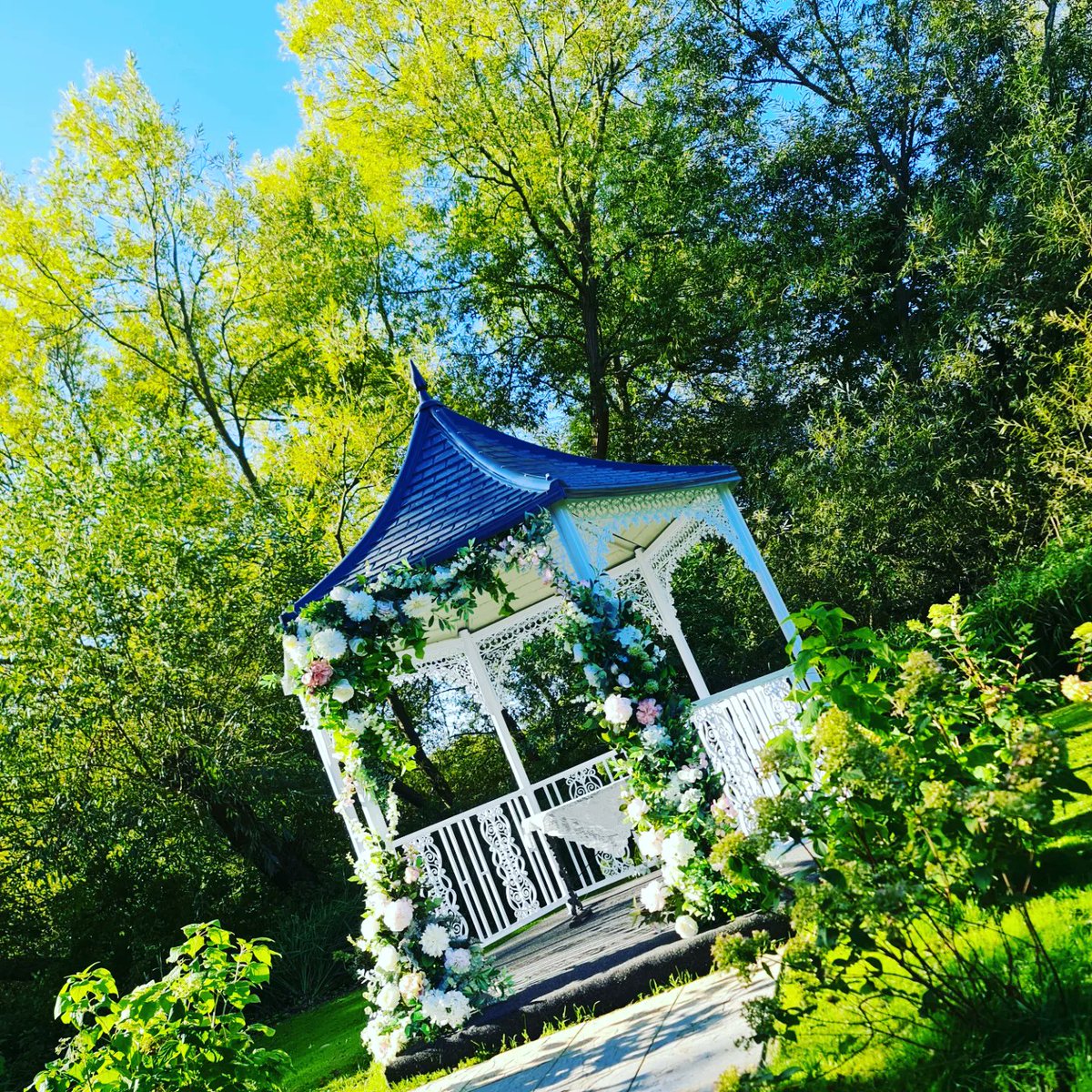 TheWatersideWD3's tweet photo. Morning Sun on Our Willow Grove for a Wedding Ceremony and Wedding Reception Today at The Waterside Venue Rickmansworth https://t.co/1VtB3Zuyy6