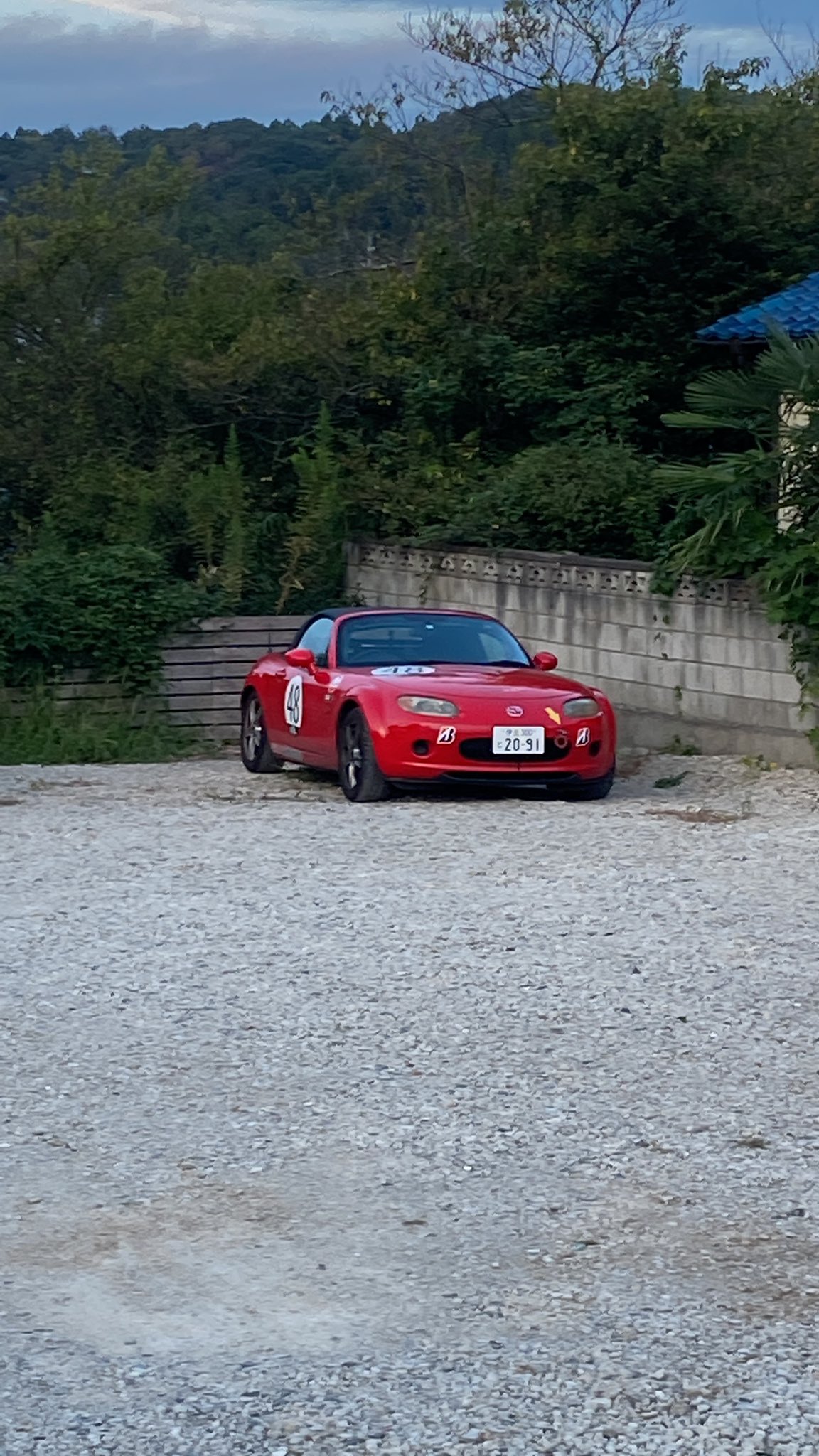 Laile Motorsport 公式 今日は静岡からお客様ご来店 なんか見覚えのある気が 気のせいですかね そして タイヤがバーストされたお客様が急遽ご来店 久しぶりに見たなぁ こんなハデなバースト 中古タイヤに交換して無事にお帰りになりました 大事故になら