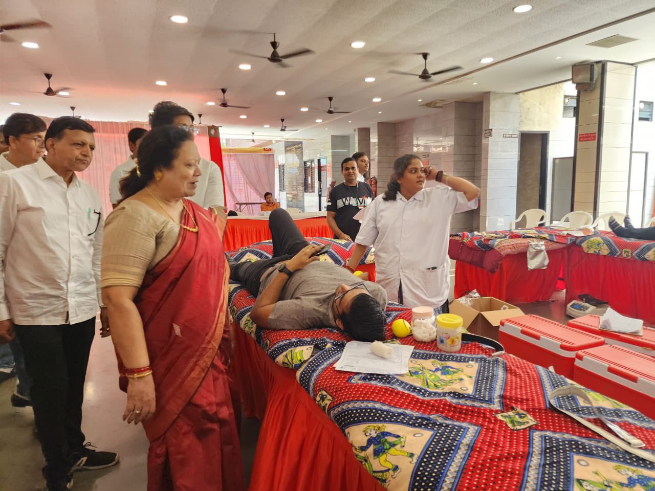 Darshana Jardosh on X: प्रधानमंत्री श्री @narendramodi जी के जन्मदिवस के  अवसर पर तेरापंथ युवक परिषद उधना द्वारा आयोजित रक्तदान में सम्मिलित हुई। इस  ...