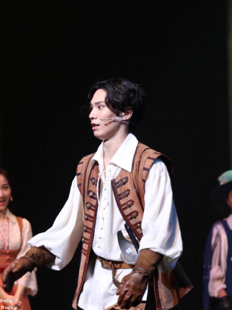 Delight_Rocky's tweet photo. 220917 뮤지컬 삼총사 #라키 
멋있는 거 혼자 다 하는 사람 https://t.co/qD3lXE3u9a
