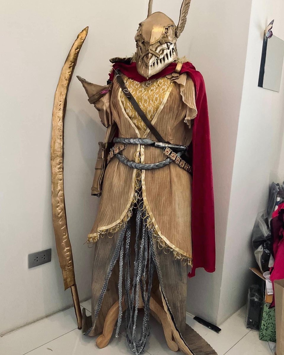 grailvy_'s tweet photo. "Heed my words, I am Melania. Blade of Miquella. And I have never known defeat." 🍷🌑  #EldenRing #EldenRingCosplay #maleniabladeofmiquella #Maleniacosplay #Miquella #GoddessofRot #Scarletrot #Tarnish https://t.co/DXL26wXtxl