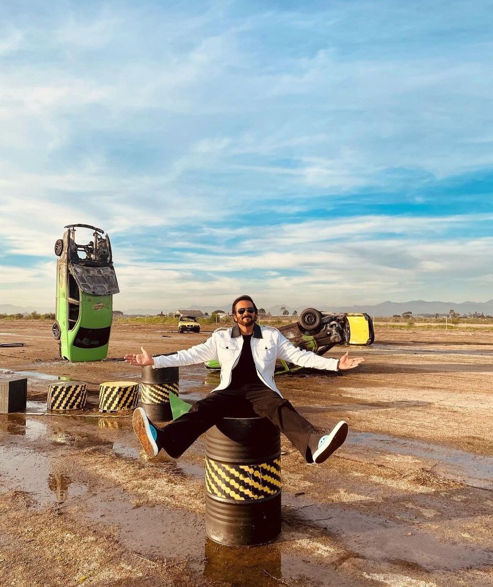 TeamShetty's tweet photo. Is this a cute pose or is he trying to make sure his shoes don't get dirty 😝😂 Well, cute..nevertheless ❤️

Khatron Ke Khiladi Semi finale weekend tonight..dont miss!!!

#RohitShetty #itsrohitshetty #RohitShettyFans #RohitShettyFC #TeamShetty #KhatronKeKhiladi12 #KKK12 https://t.co/v6wWVcS4bl