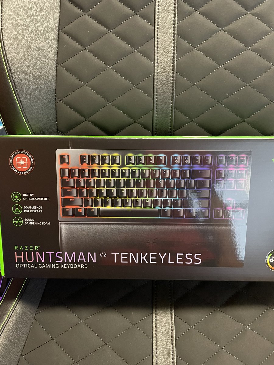 EmYLPfseevzZHTC's tweet photo. Amazonでタイムセールしてたから買っちゃいました!薄型の新作キーボードももう少し安くなったら買い
#HuntsmanV2
#Razer https://t.co/hPuLrERYy4