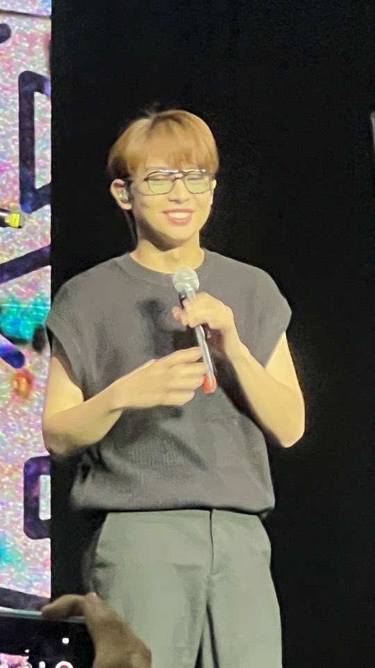 kismetesbi's tweet photo. TANGIANAJJSJSKSHAKSNSKAHA WHAT THE HECK 😭😭😭😭 ANG POGI POGI MOOOO https://t.co/8ohv2ygjne