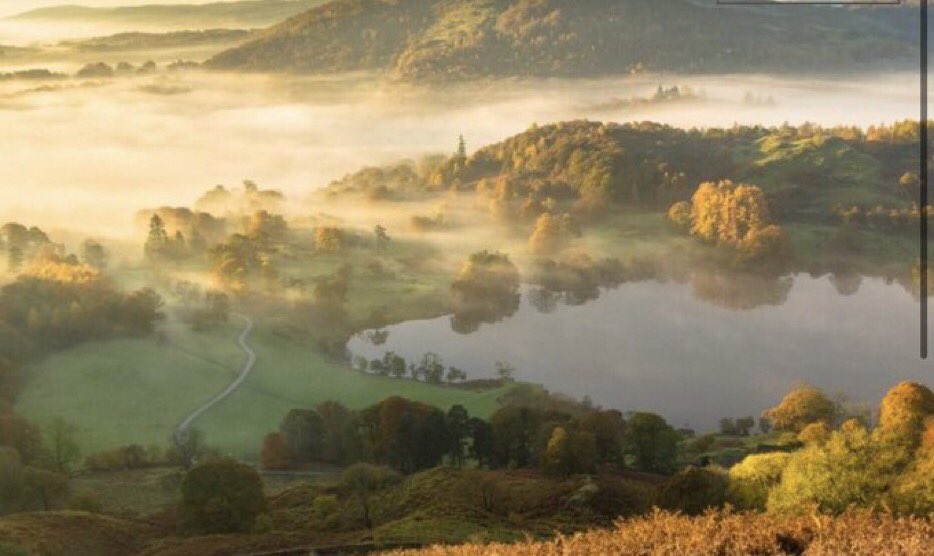 🍂🧣Make a break for the Lakes this autumn and discover some of Britain’s best-loved scenery. With glistening tarns, lush green valleys, and the chocolate-box village of Grasmere right on the doorstep, it’s all waiting for you. 🛎 Book and browse here: thewordsworthhotel.co.uk/autumn-stays-i…