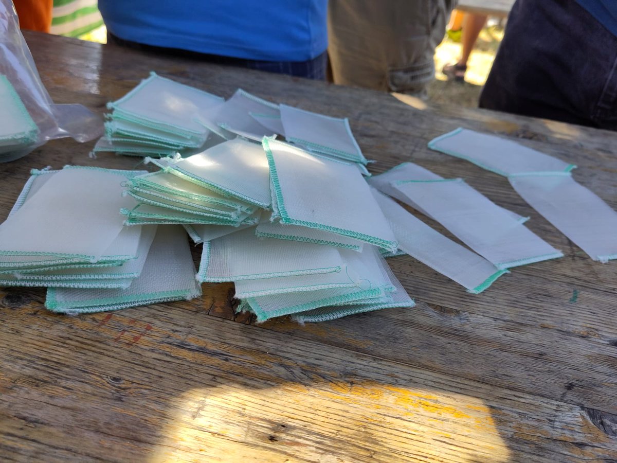 ProgettoBridges's tweet image. Esperimento di co-costruzione delle #litterbag le sonde biologiche che saranno interrate in diversi luoghi di @ParcoNordMilano sia oggi che nei prossimi giorni in oltre 25 siti della zona urbana e periurbana di Milano   
👉progetto-bridges.it/piattaforma/do…
#CitizenScience #InTERRA